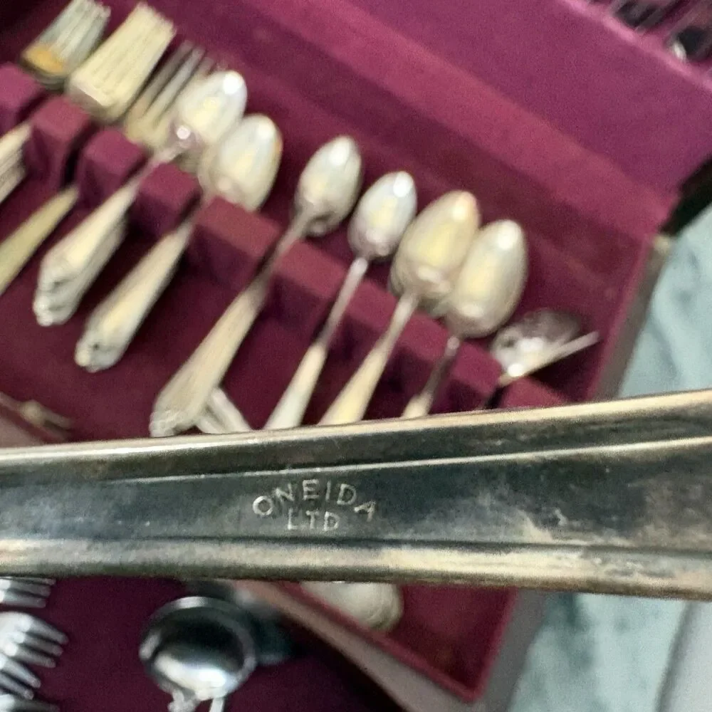 WMRogers & Son Silver plate Flatware Exquisite Collection Wooden Case 76 Piece